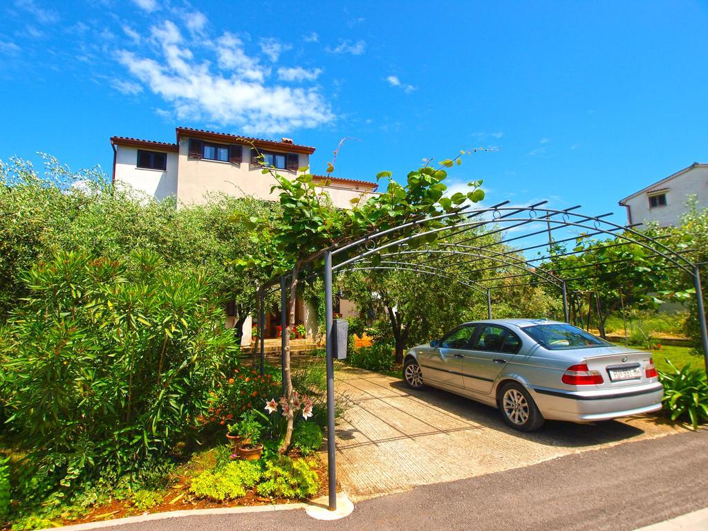 Apartments Milio 1105 Fazana Exterior photo