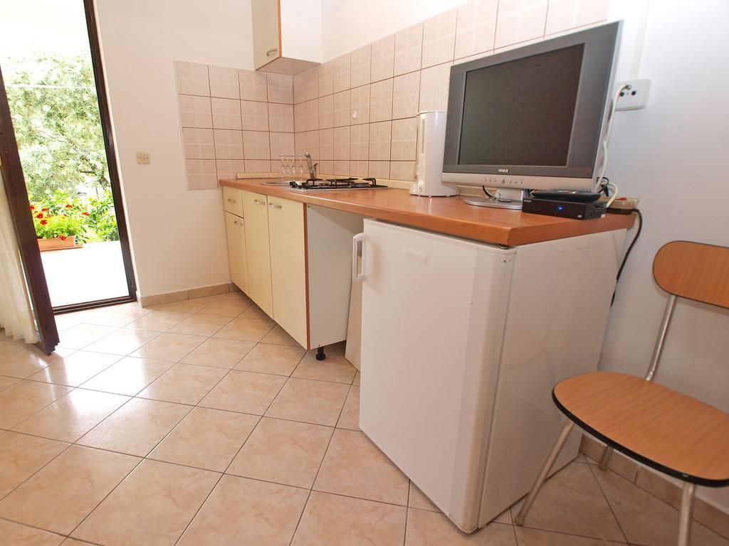 Apartments Milio 1105 Fazana Exterior photo
